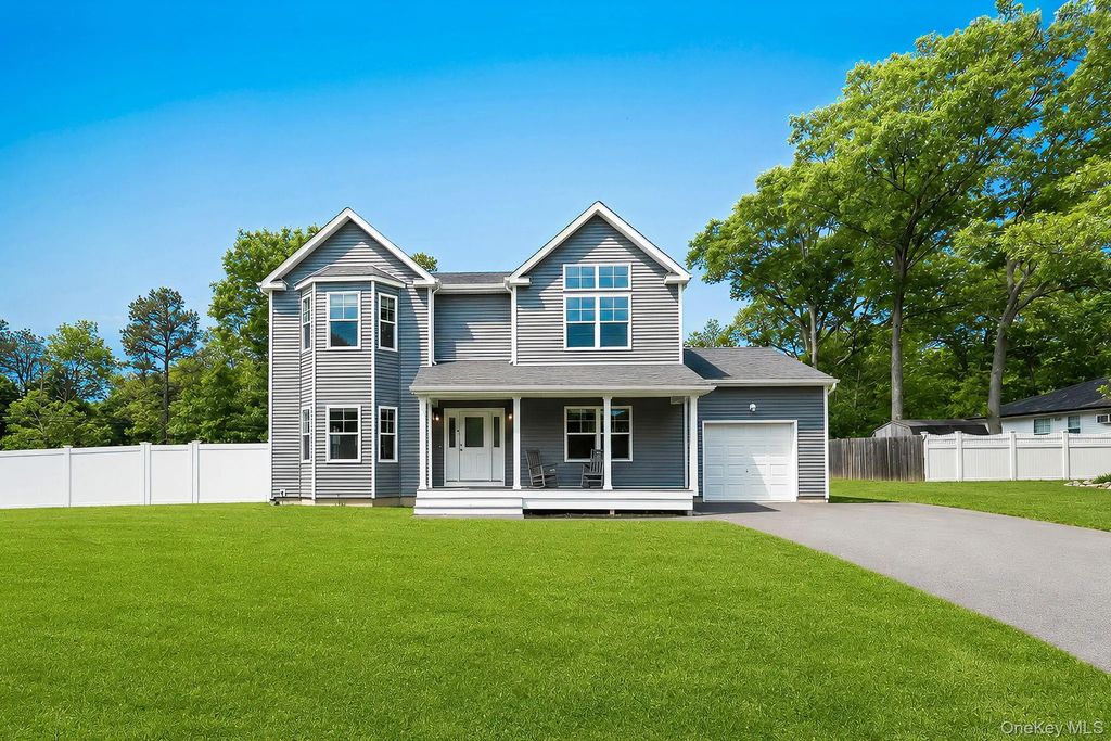 164 Chestnut Street, Mount Sinai