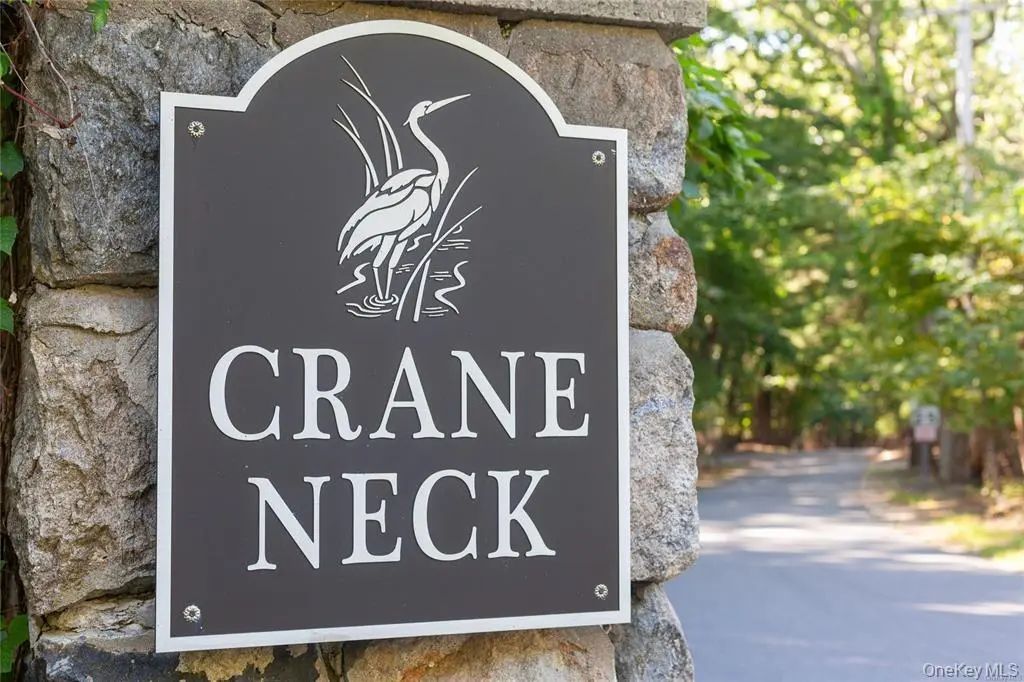 47 Crane Neck Road, Setauket