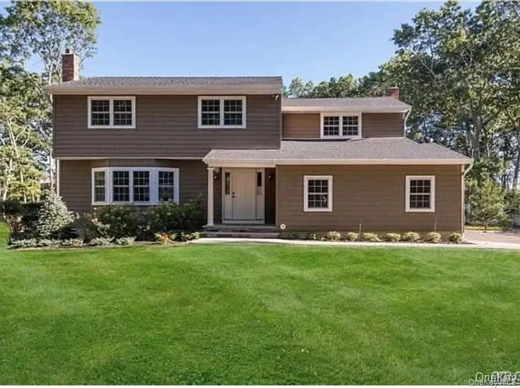 29 Thornwood Drive, Dix Hills