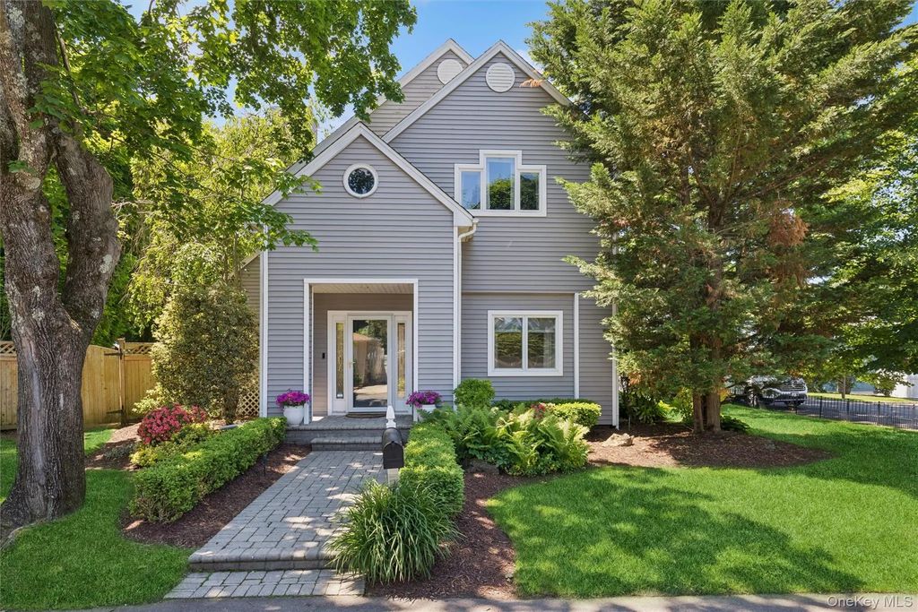 1040 Harrison Drive, Centerport