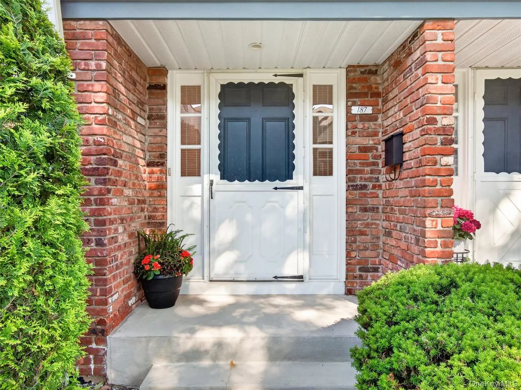 187 Doxbury Lane, Suffern