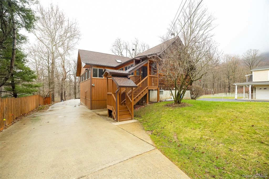 21 Old Town Road, Beacon