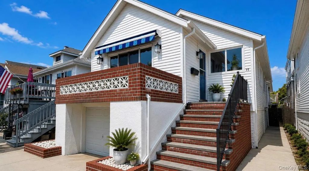 77 Connecticut Avenue, Long Beach