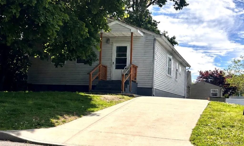 154 N 26th Street, Wyandanch