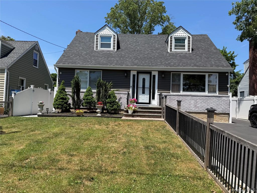 11 Chichester Rd, Huntington Station