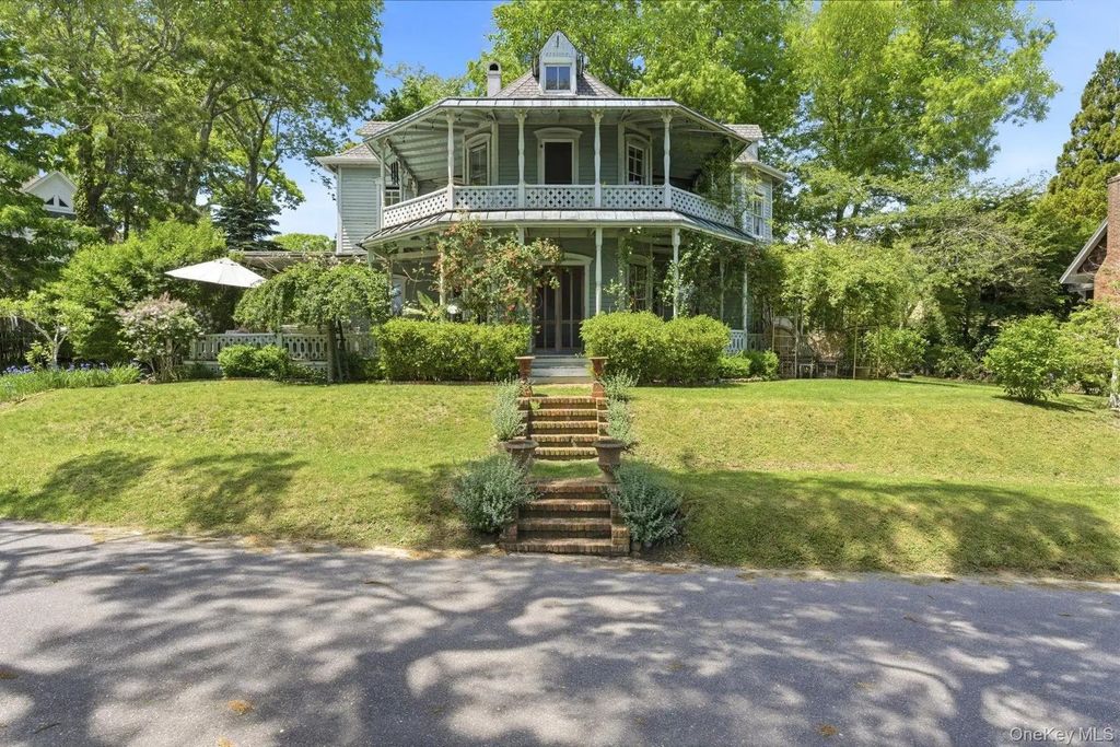 5 Spring Garden Avenue, Shelter Island Heights