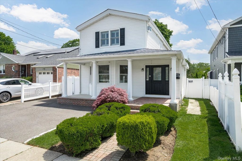 1735 Washington Avenue, Seaford