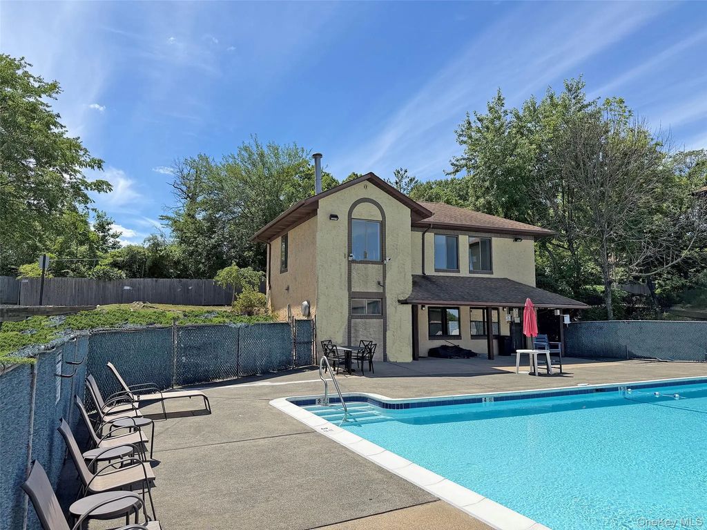 66 Omni Parc Drive, Nanuet