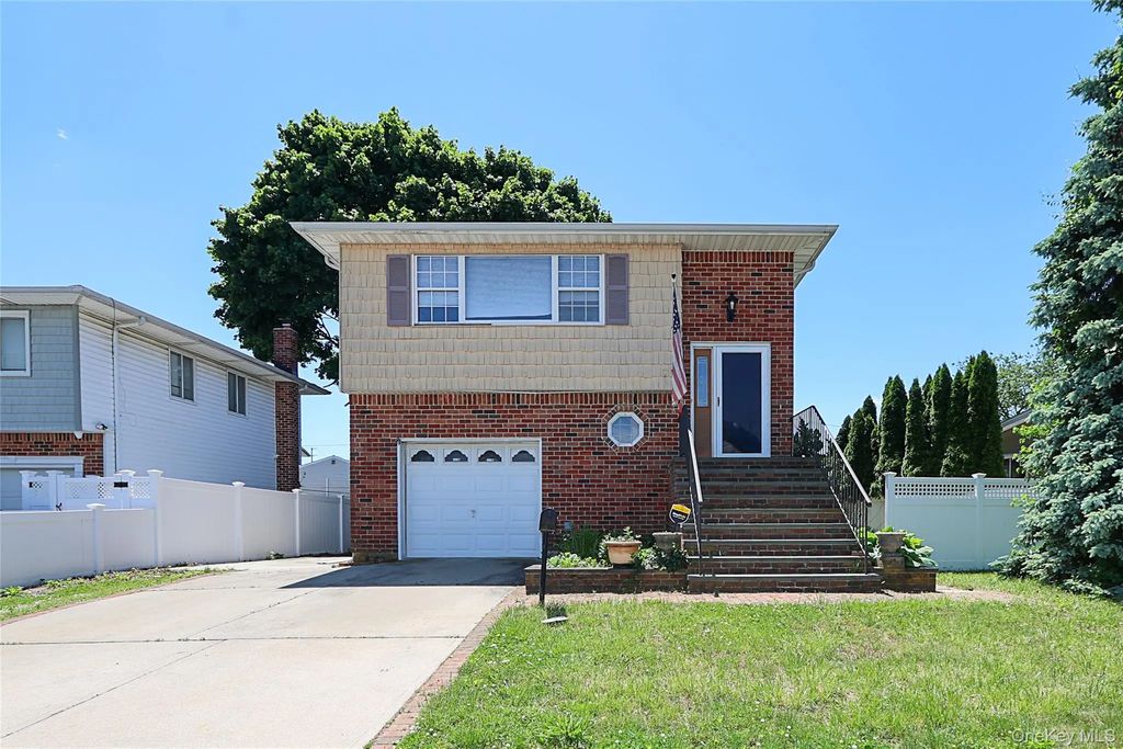 4 Patricia Court, Bethpage