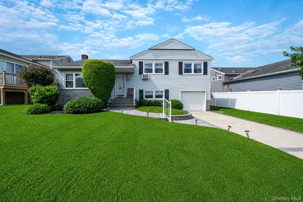 2637 Marin Lane, East Meadow