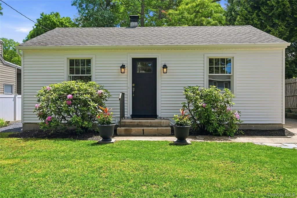 192 Iceland Drive, South Huntington