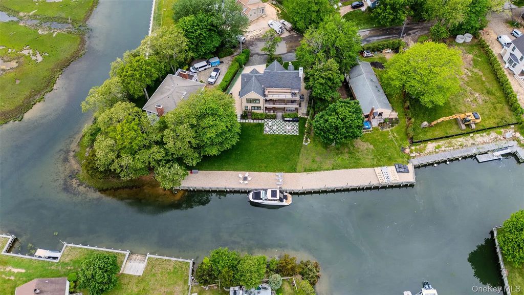 405 Williamsburgh Drive, Southold