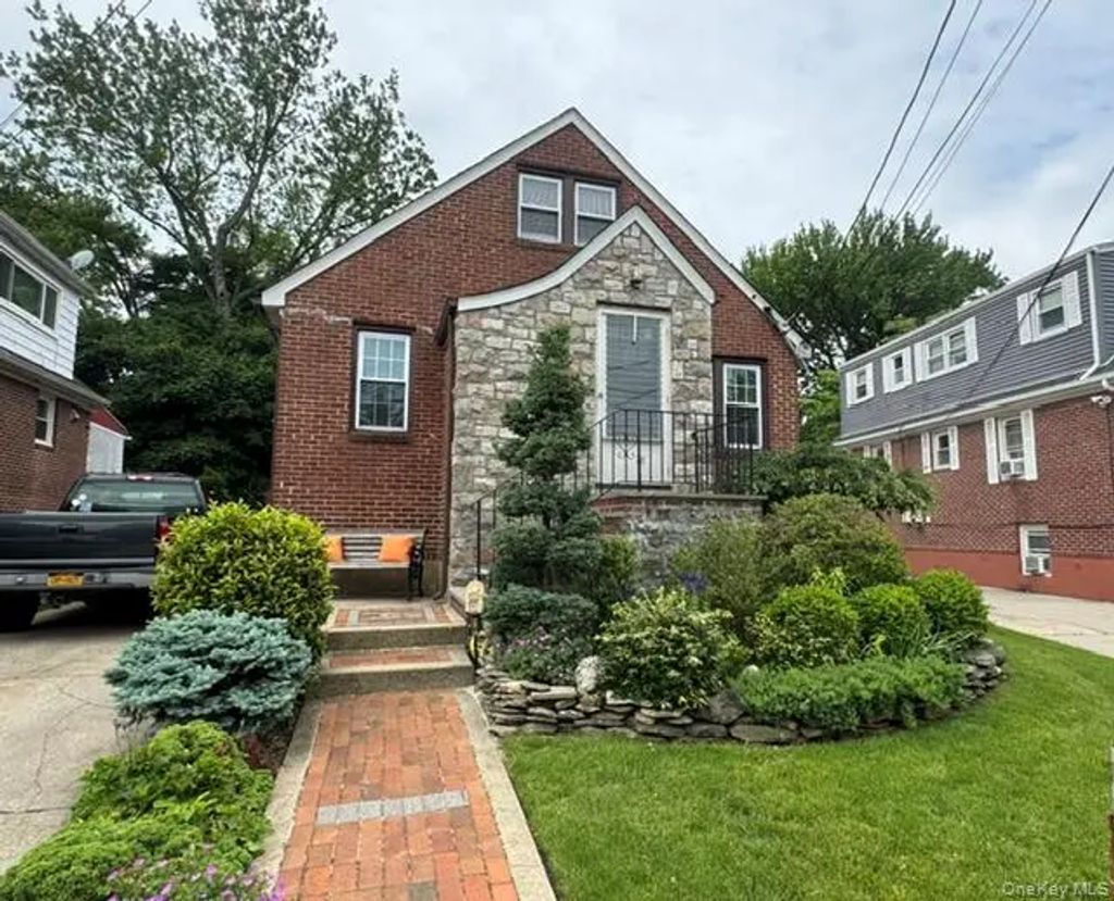 78 Wood Street, Lynbrook