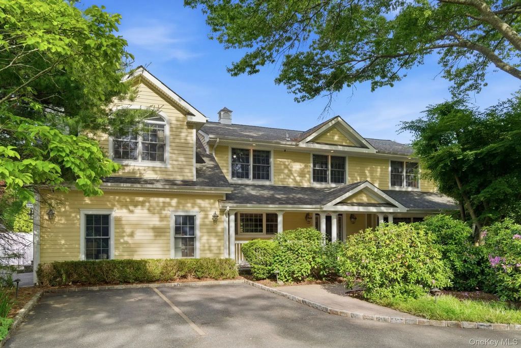 316 S Woods Road, Woodbury