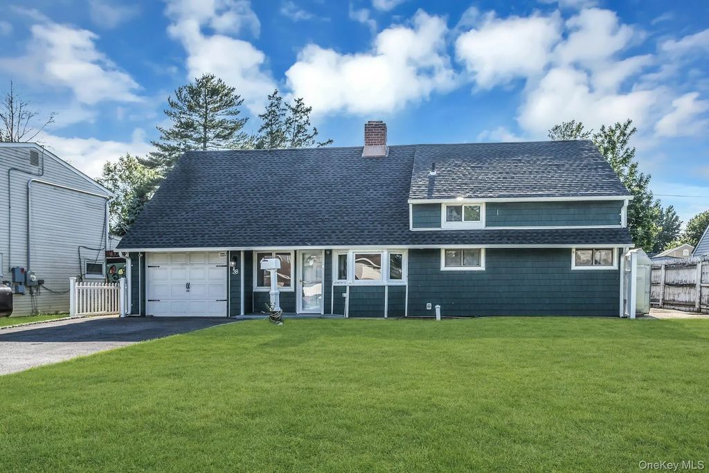 38 Fireplace Lane, Hicksville
