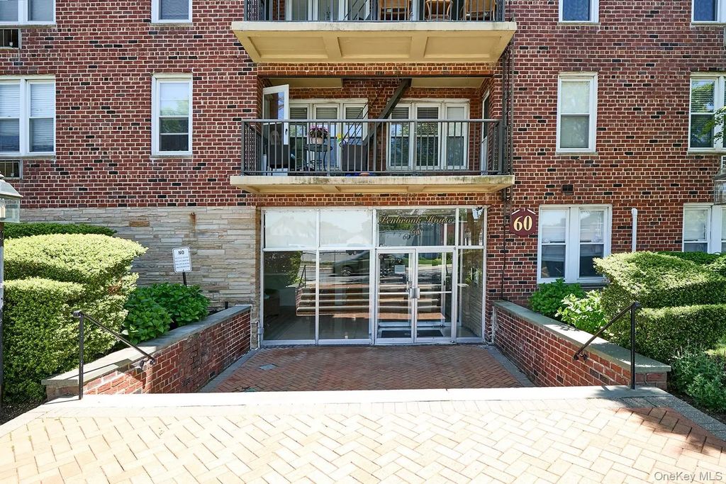 60 Hempstead Avenue 3p, Lynbrook