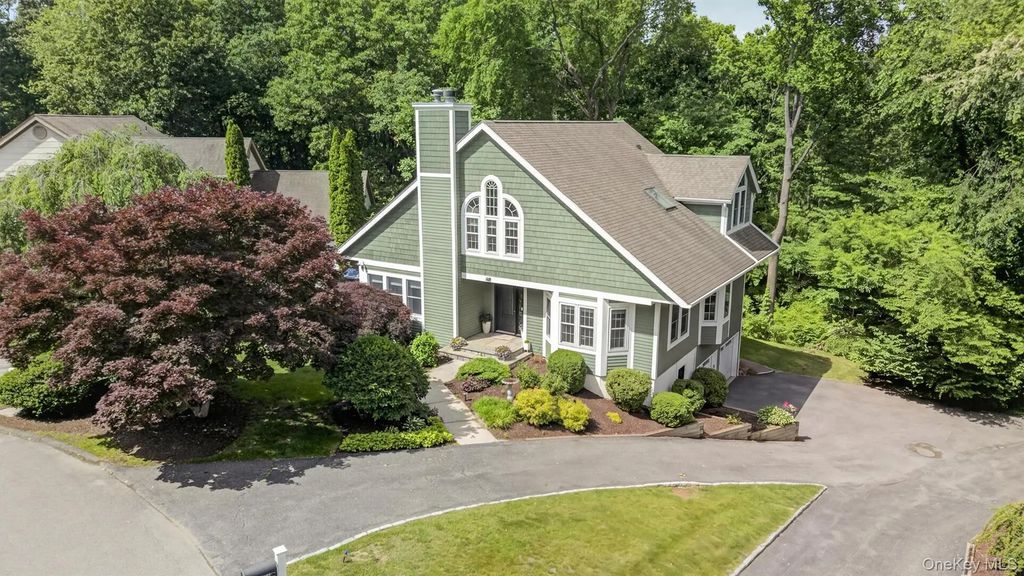 40 Nottingham Way, Mahopac