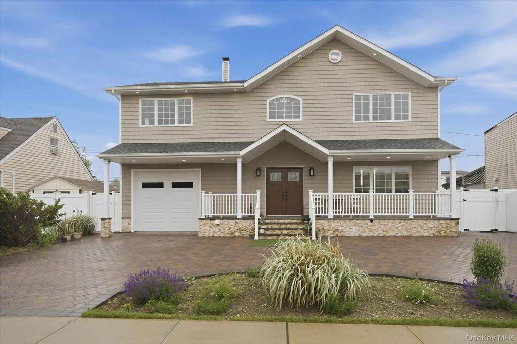 3563 Raven Street, Levittown