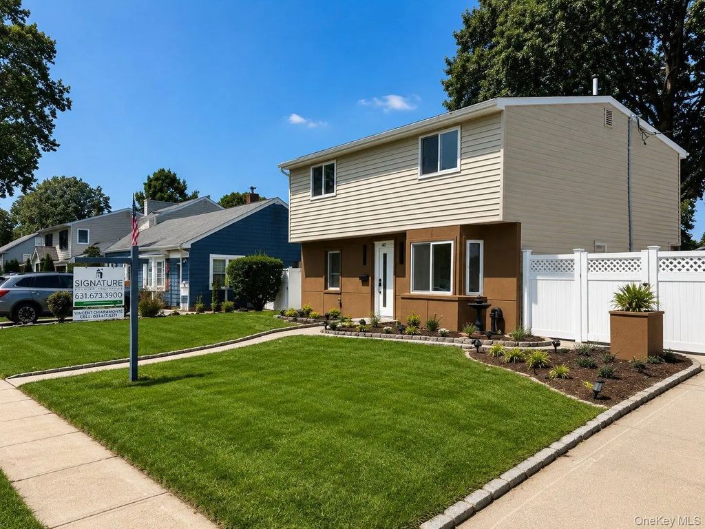 40 Buttercup Lane, Levittown