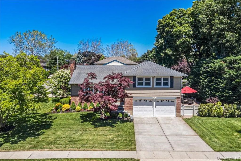 21 Lydia Lane, Garden City