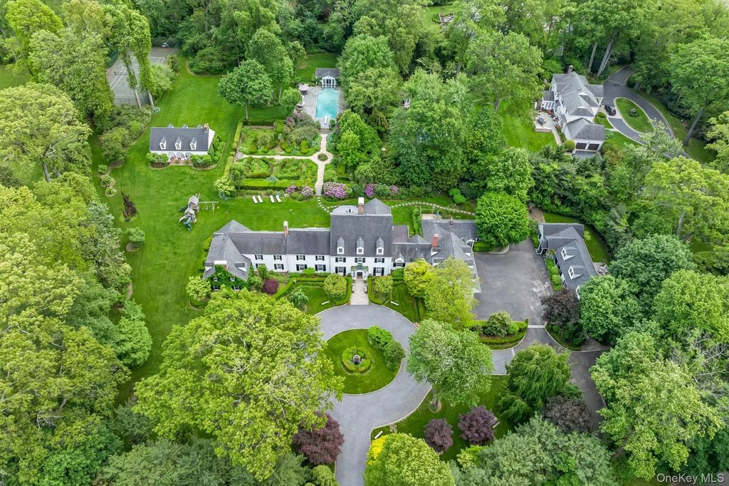8 Stonegate Lane, Old Brookville