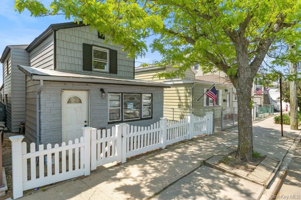 1107 Cross Bay Boulevard, Broad Channel