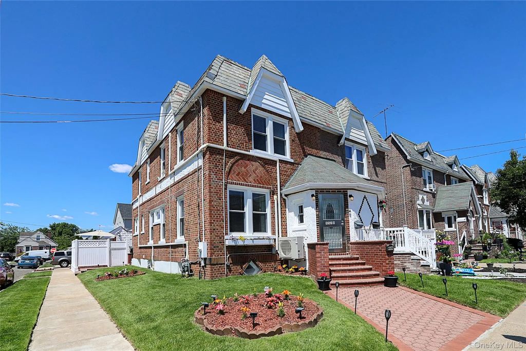 95-20 239th Street, Floral Park