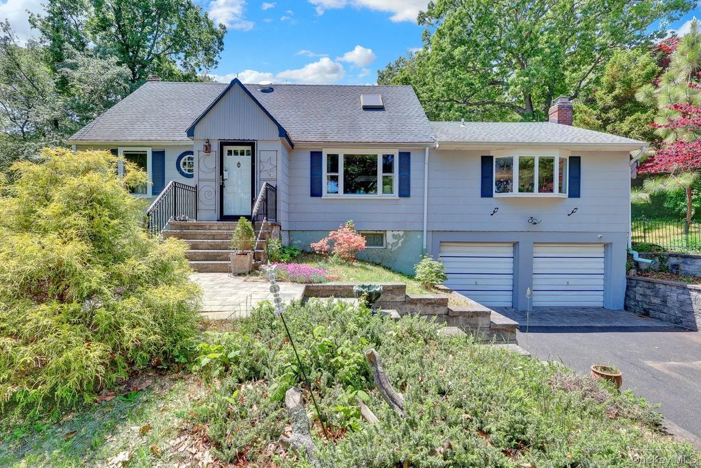 100 Elwood Road, Northport