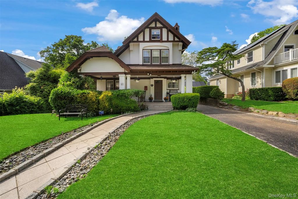 51 Maple Drive, Great Neck