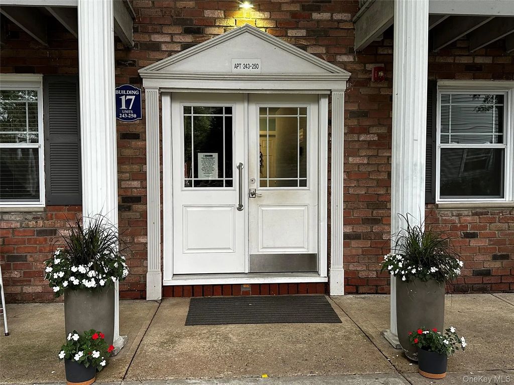 249 Fairharbor Drive # 249, Patchogue
