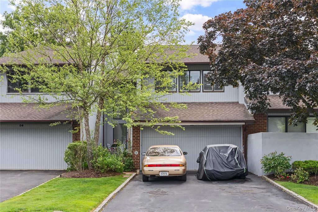 83 Foxwood Drive, Jericho