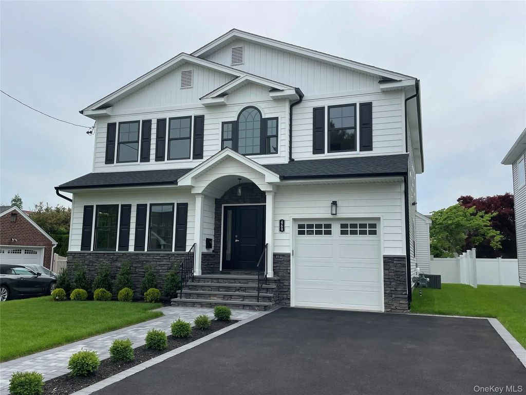 469 Andrews Road, Mineola