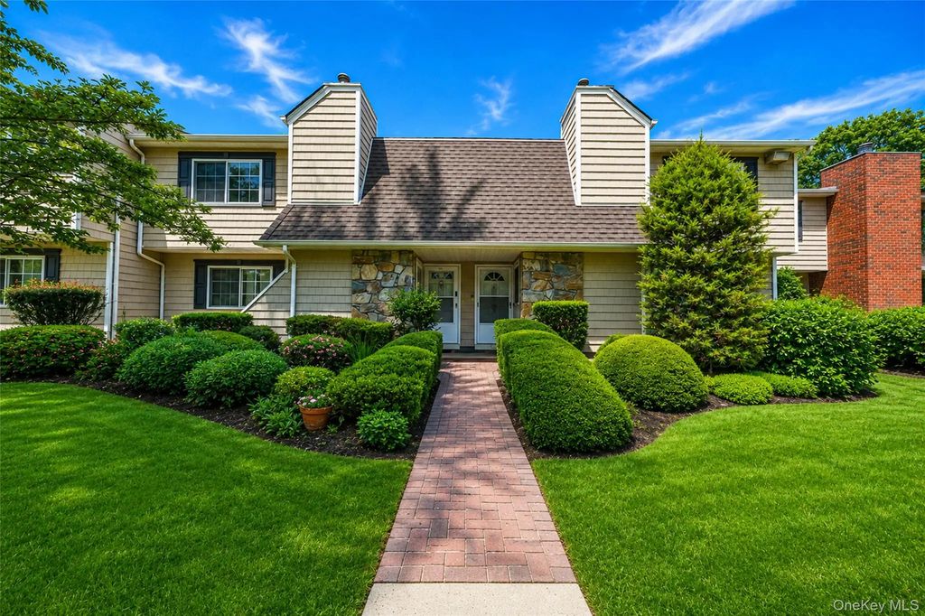 230 Lake Pointe Circle # 230, Middle Island
