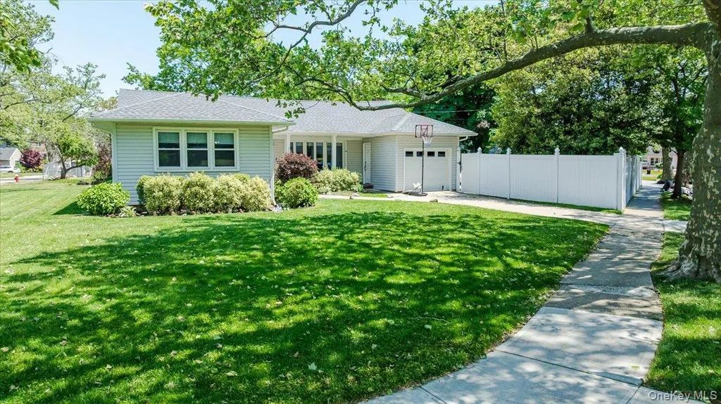 534 Allen Road, Woodmere
