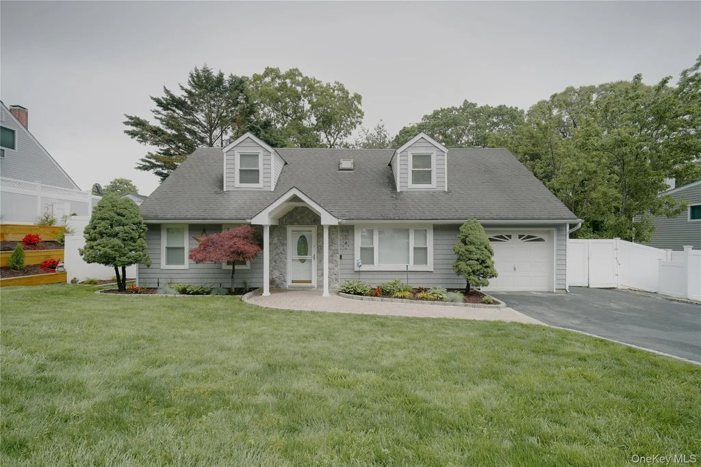 151 Rosemont Avenue, Farmingville