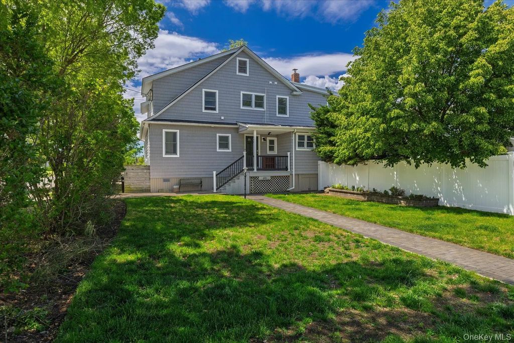 400 Roosevelt Avenue, Freeport