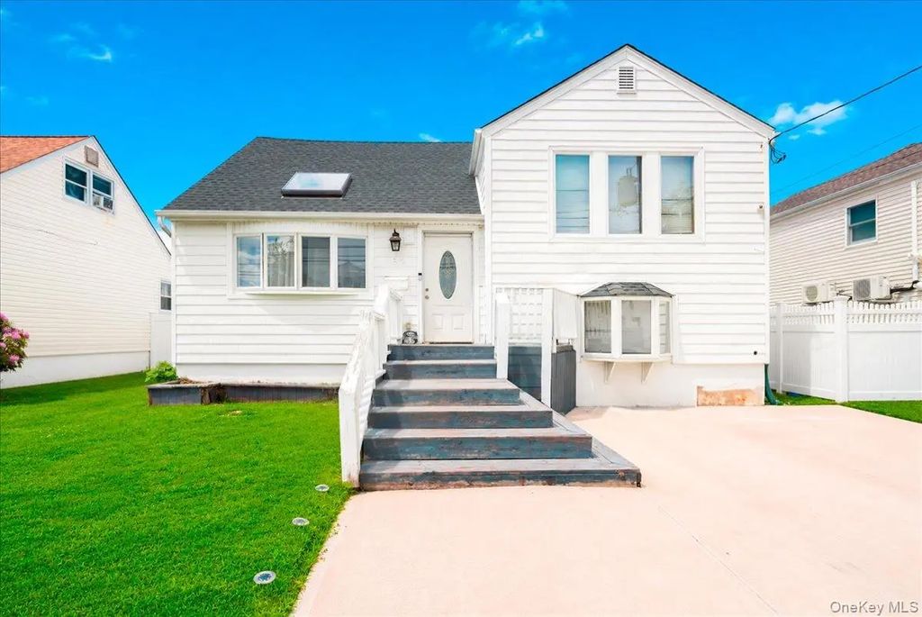 52 Martha Street, Freeport