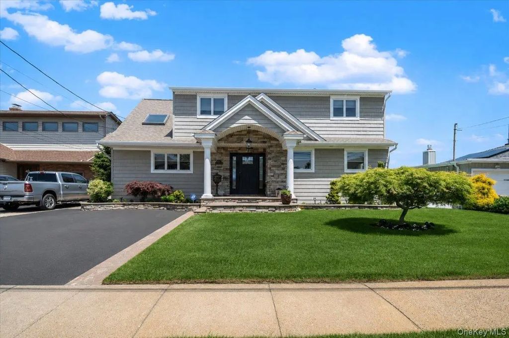 41 Jefferson Place, Massapequa
