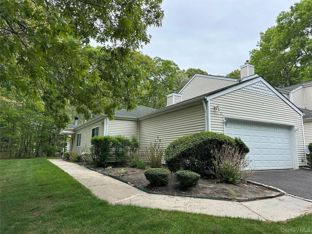 89 Rabbit Run, Manorville
