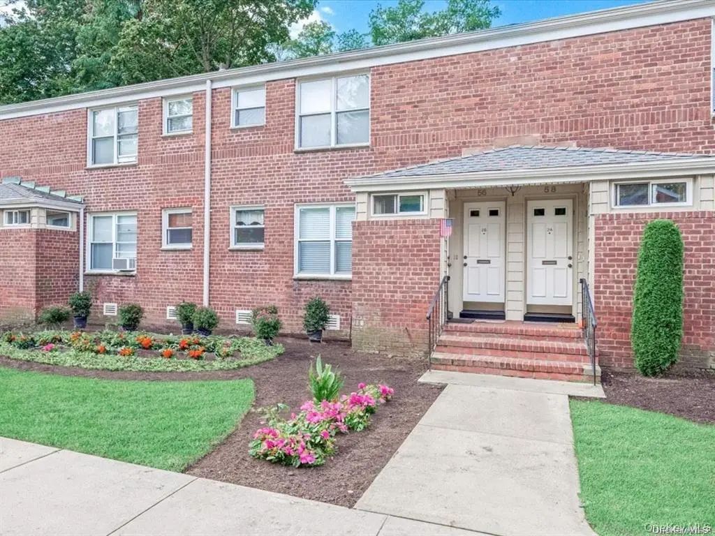 56 Edwards Street # 2b, Roslyn Heights
