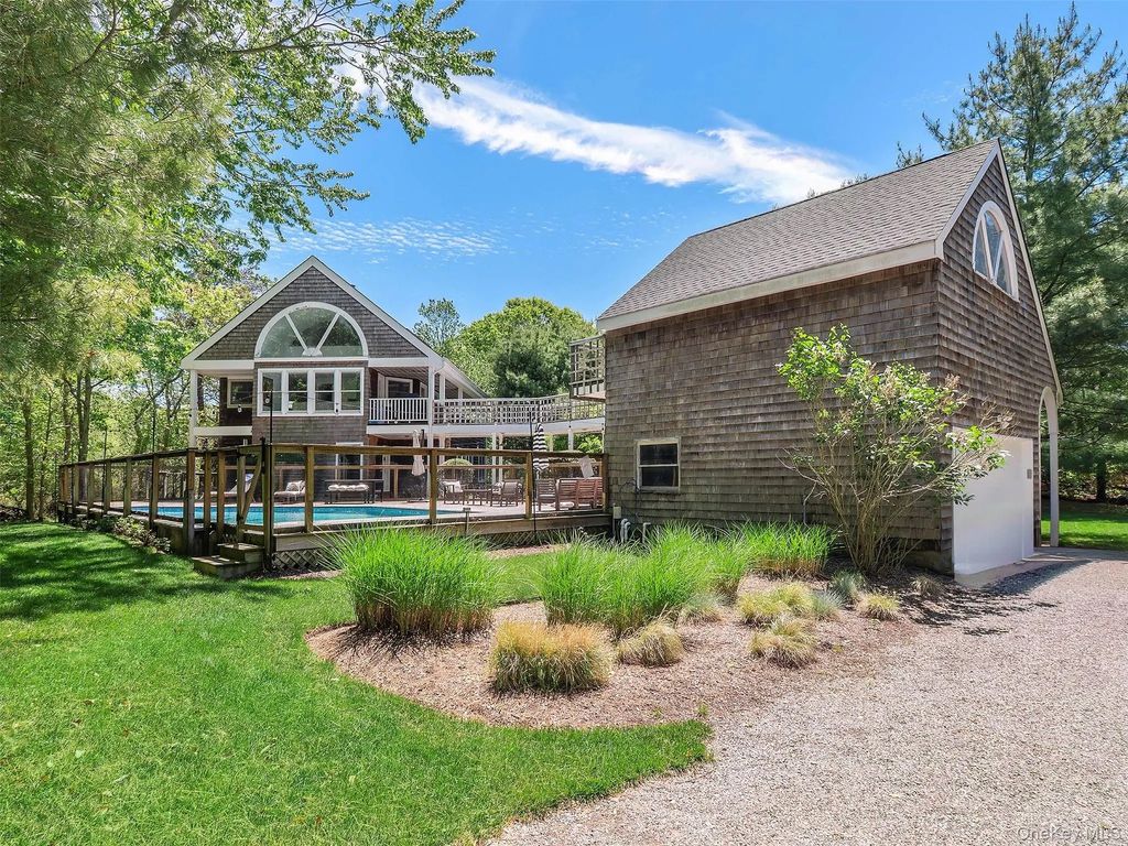135 Old Meeting House Road, Westhampton Beach