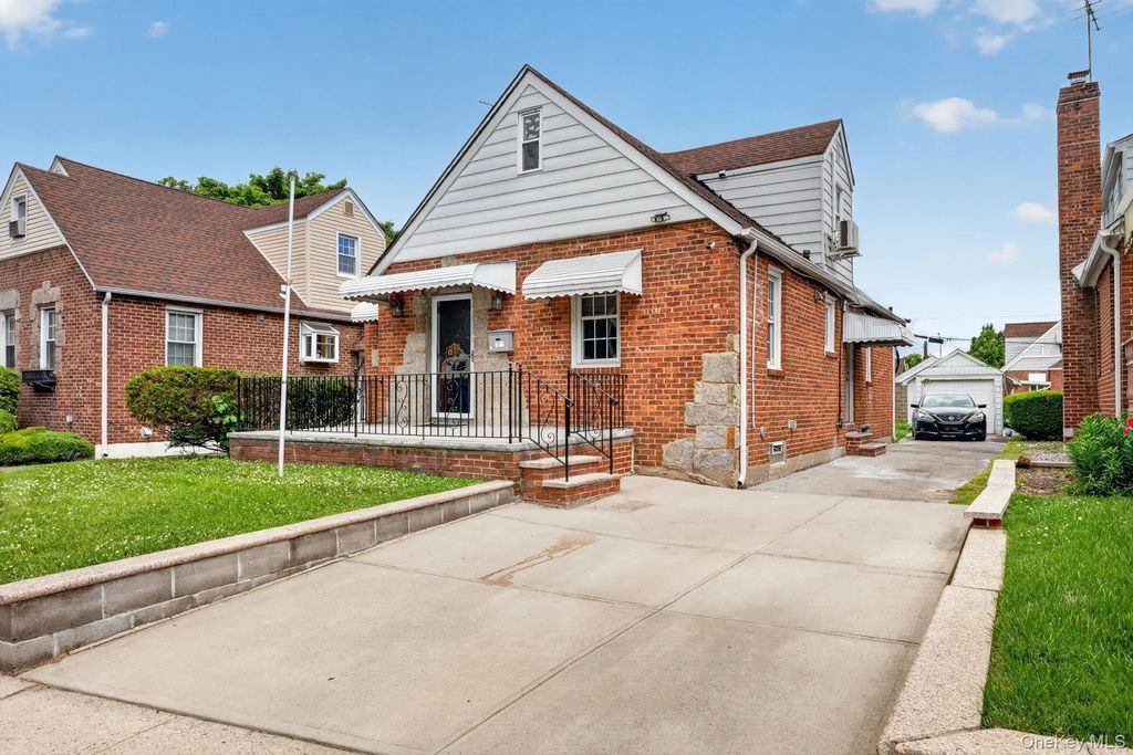 8311 Little Neck Parkway, Glen Oaks
