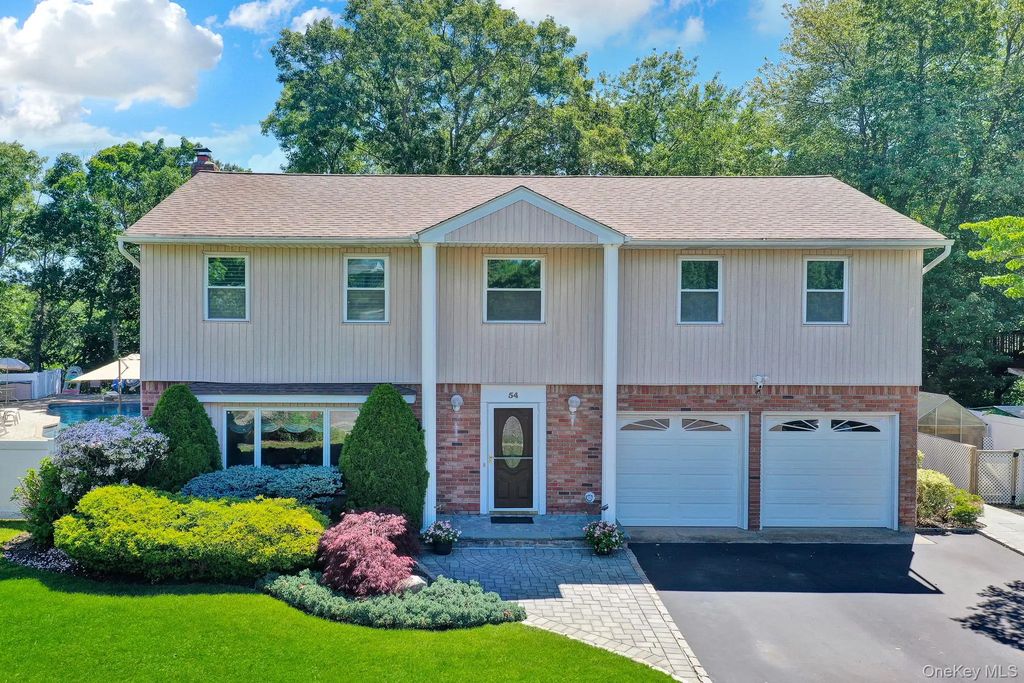 54 Sandy Hollow Drive, Smithtown