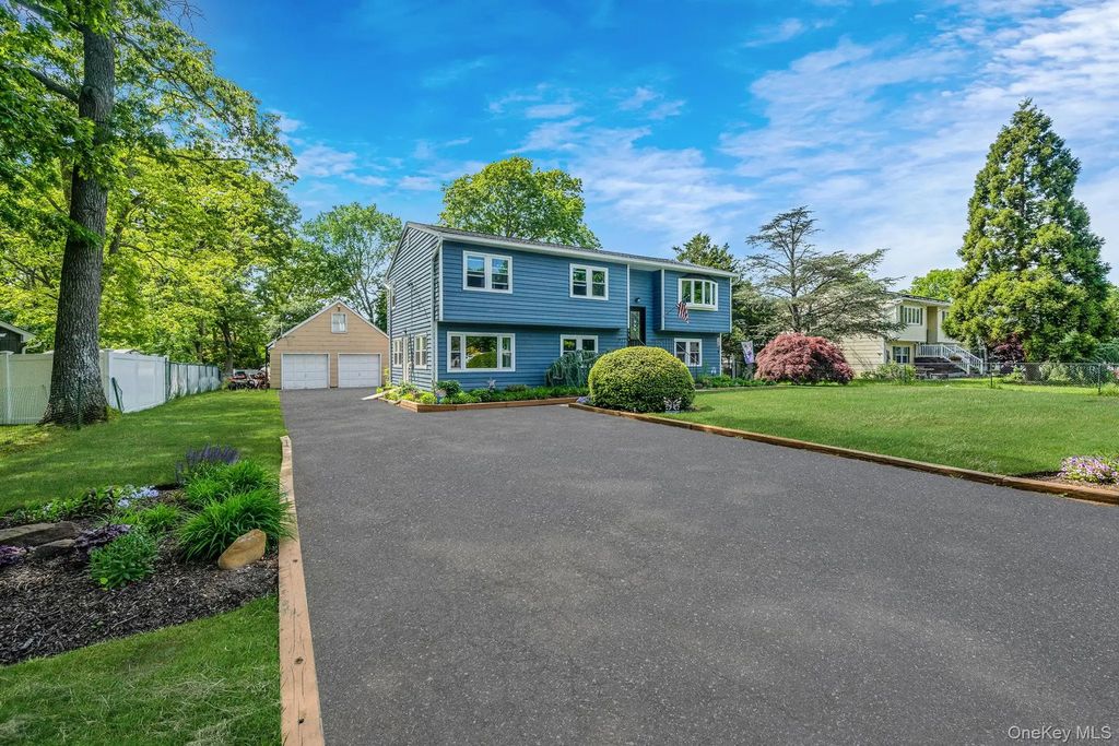 489 Carnation Drive, Shirley