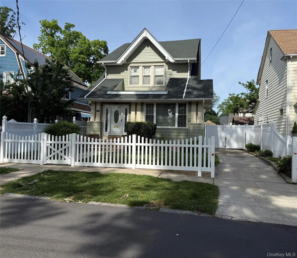 110-07 196th Street, Saint Albans