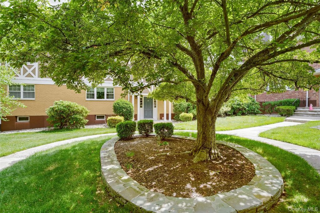 35 Milford Lane # X8, Suffern