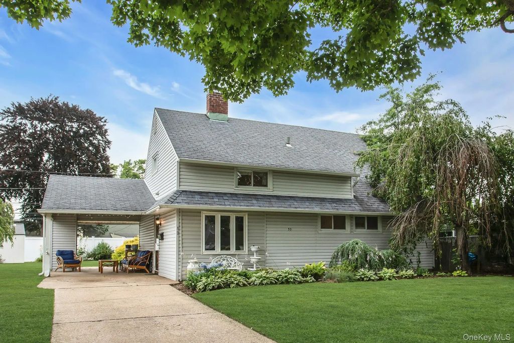 53 Elves Lane, Levittown