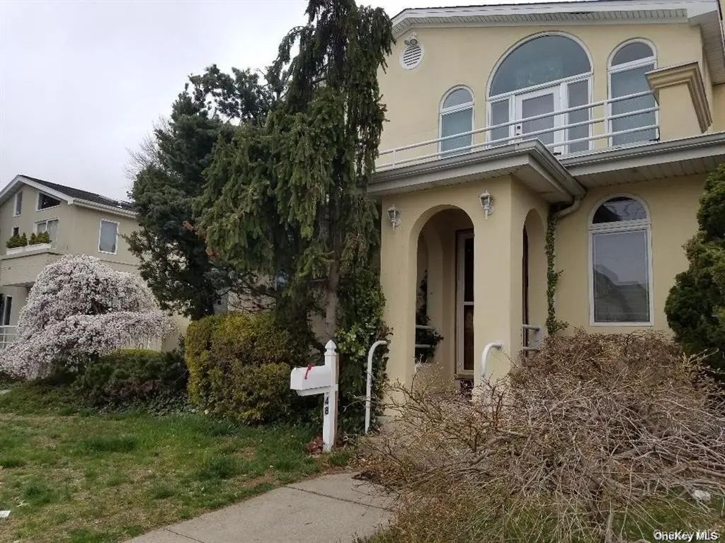 48 Orchard Beach Boulevard, Port Washington