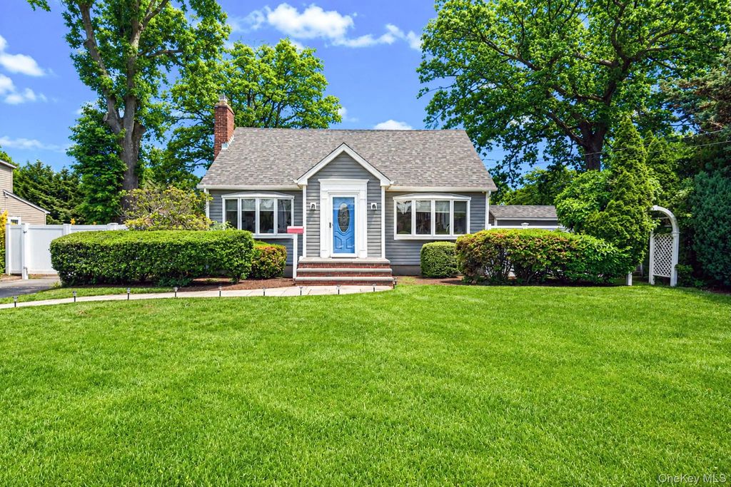 1905 Park Avenue, East Meadow