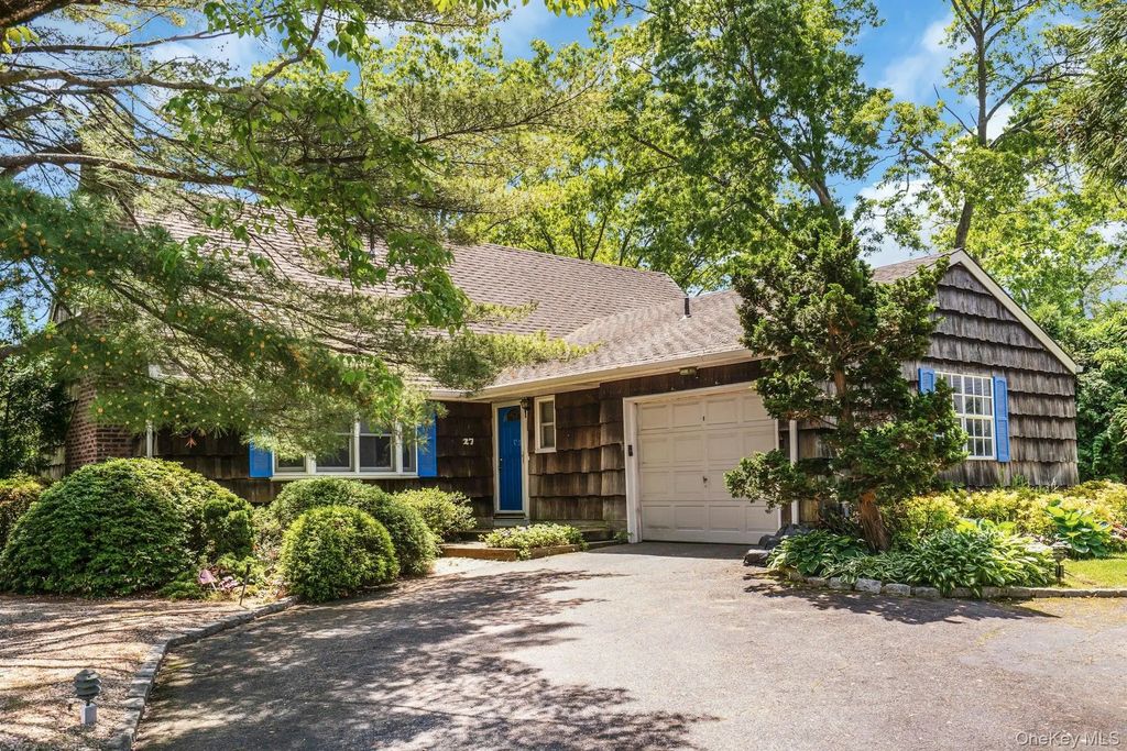 27 Arcadia Drive, Dix Hills